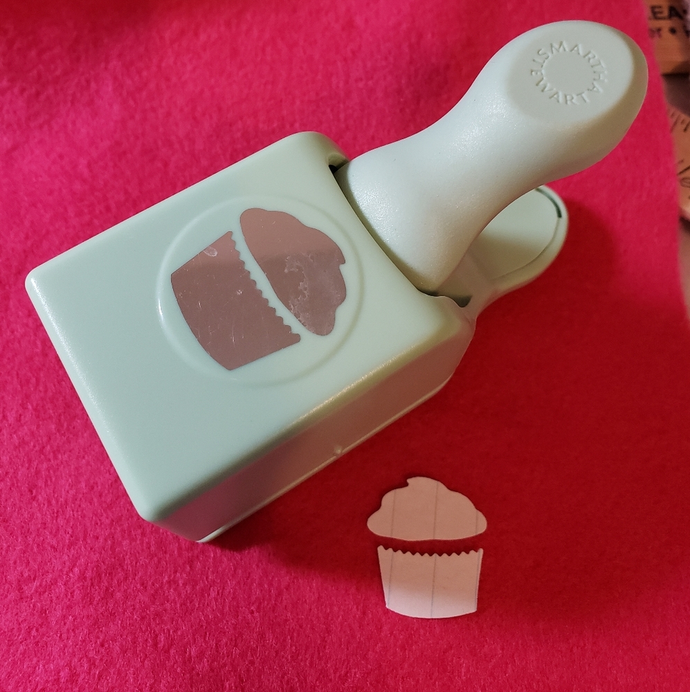 MARTHA STEWART CRAFTS CUPCAKE PUNCH AND STAMP